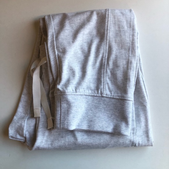 Nike brand New soft cropped pants💖 - Picture 3 of 11